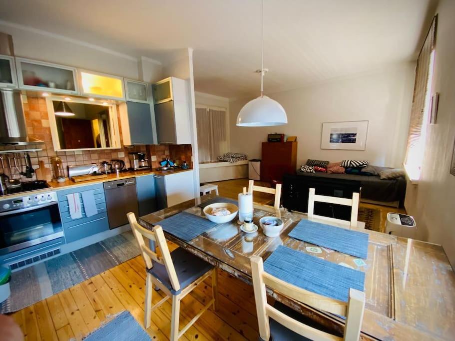 Studio Apartment, View Over The Roofs For The Sunrise Helsingfors Exteriör bild